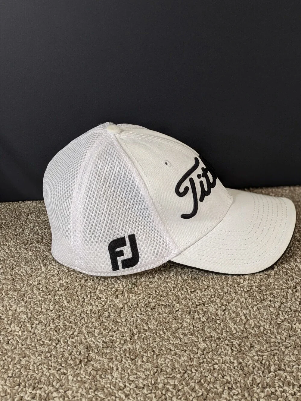 Titleist Tour Performance Mesh Baseball Cap Golf Hat White Black Mesh L XL